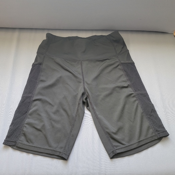 Shorts - Picture 2 of 3